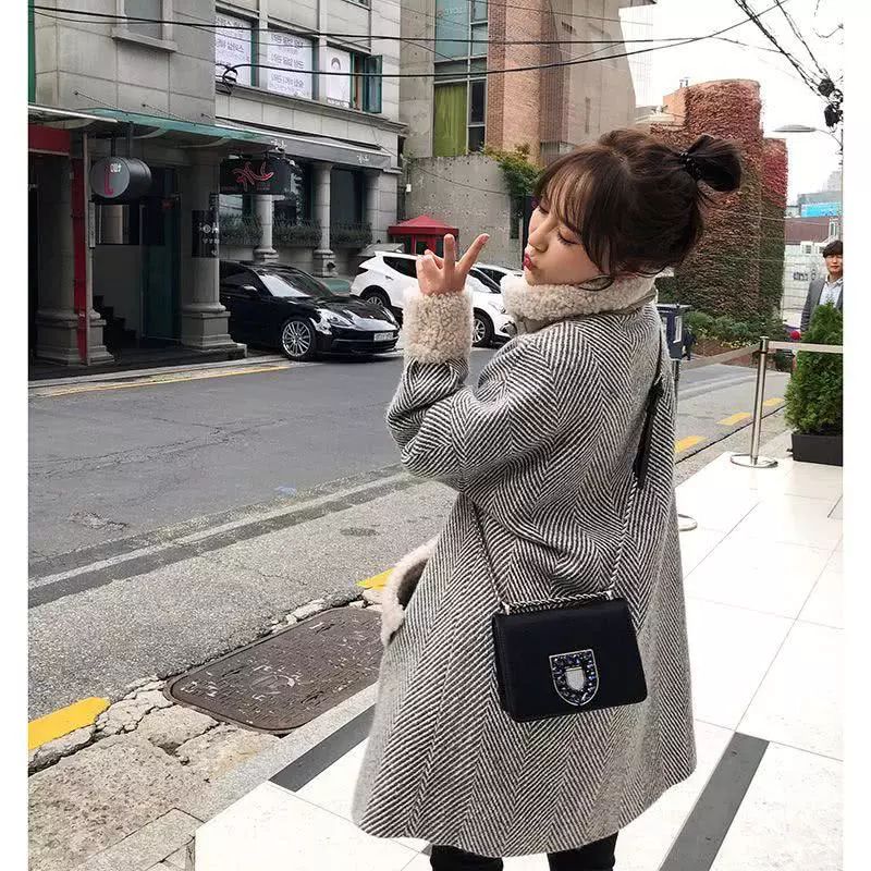 不是我吹，今年毛呢外套确实比貂绒好看，尤其适合小个子女生穿