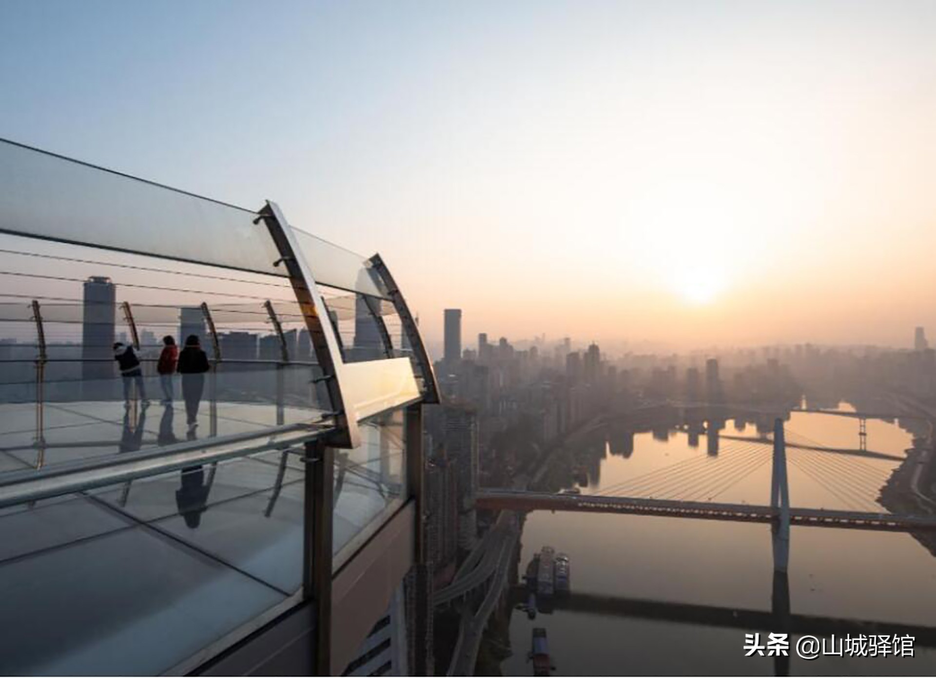 重庆云端之眼高空观景台来福士,俯瞰重庆观景台