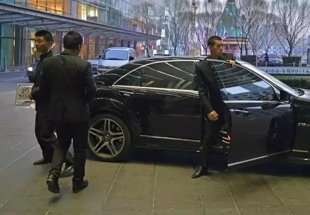 「故事」绑了一个200斤的壮汉,他却哭着对我说谢谢