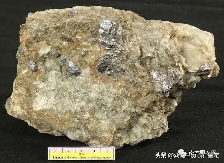 月球陨石与地球矿石的区别,月球陨石和矿石有什么区别