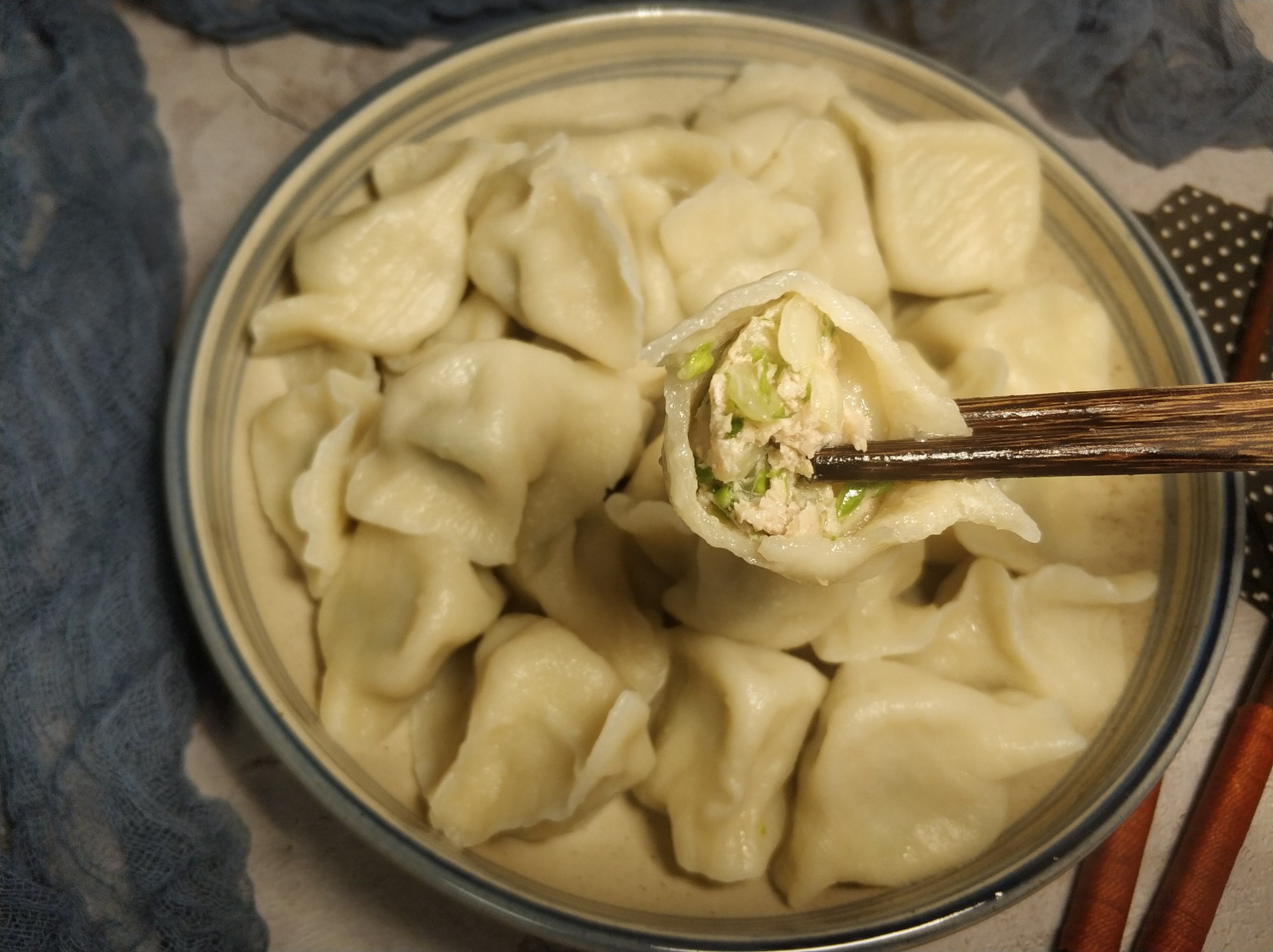 饺子馅放葱姜料汁,猪肉馅饺子流汁