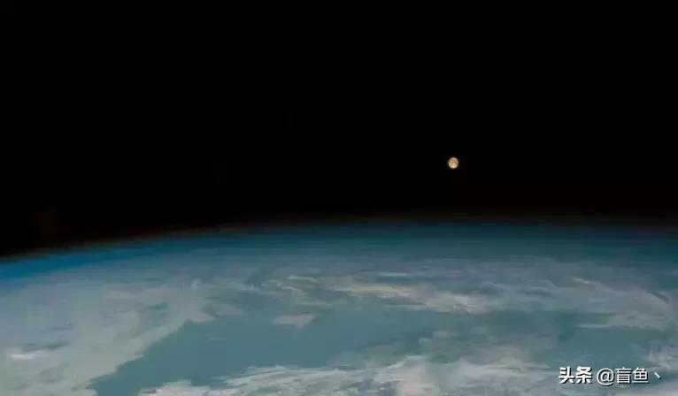 爱情就像黑洞,爱情就像一个黑洞