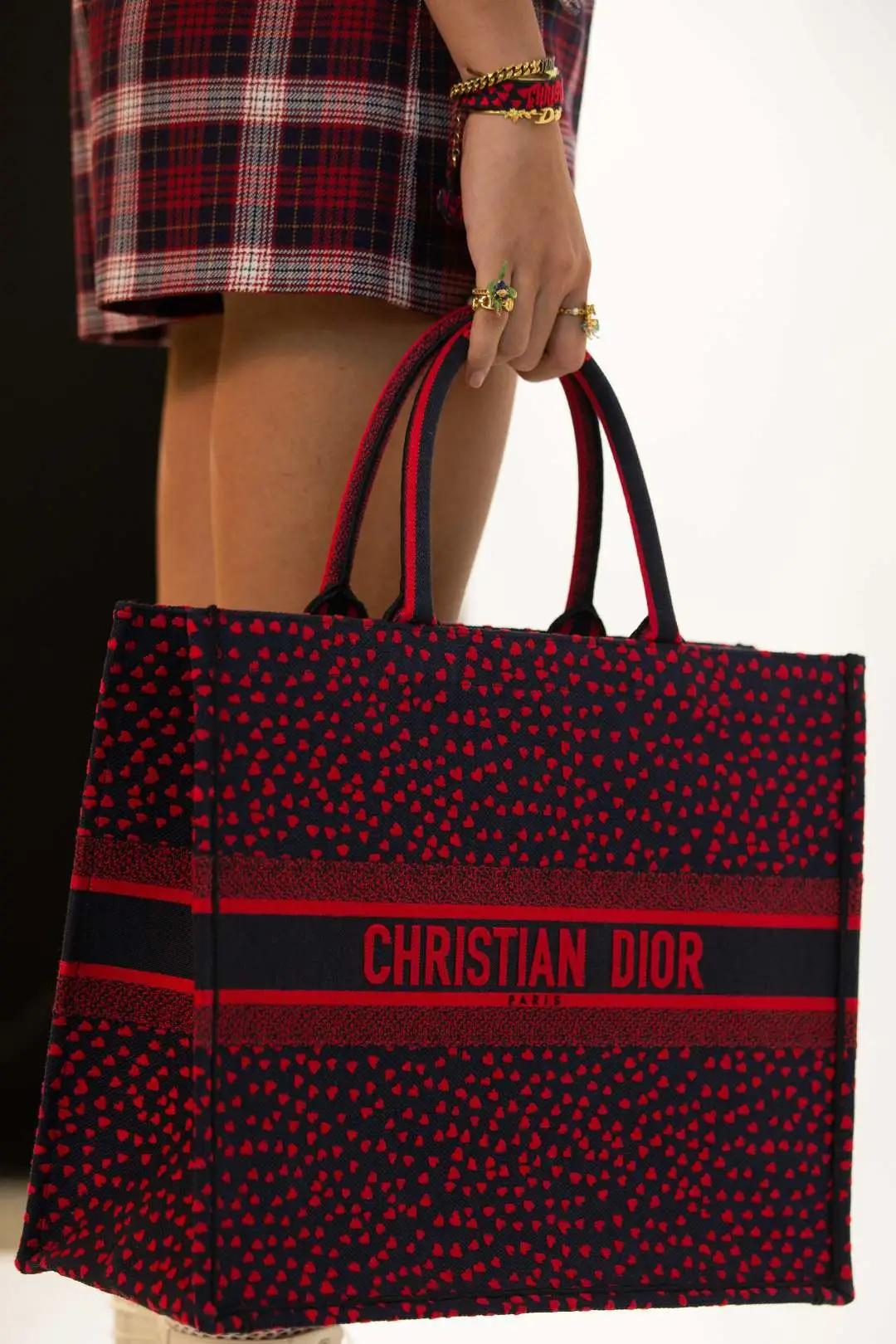 迪奥dior2020走秀冬季款运动鞋,dior2012春夏走秀视频完整版