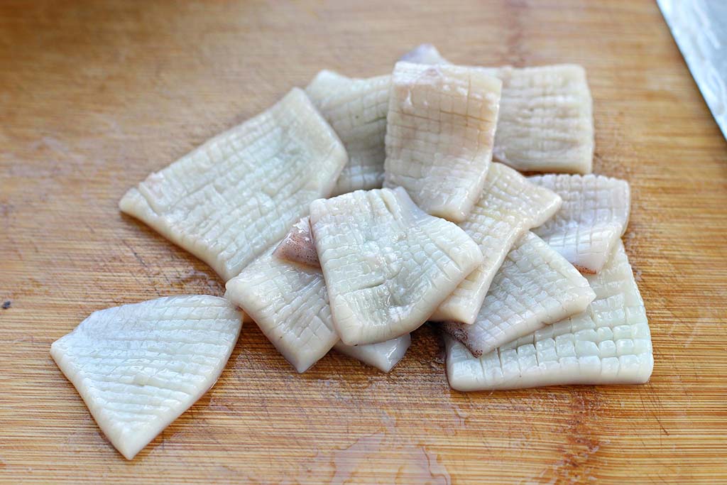 东北大厨炒鱿鱼的正确方法,厨师每天一个炒鱿鱼小技巧