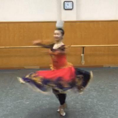 *疆新**“杨丽萍”古丽迪娅尔