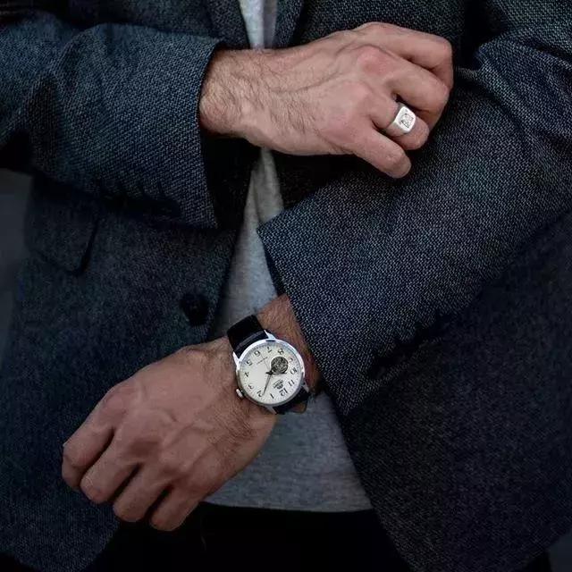 一道划痕抛光,一道划痕补漆