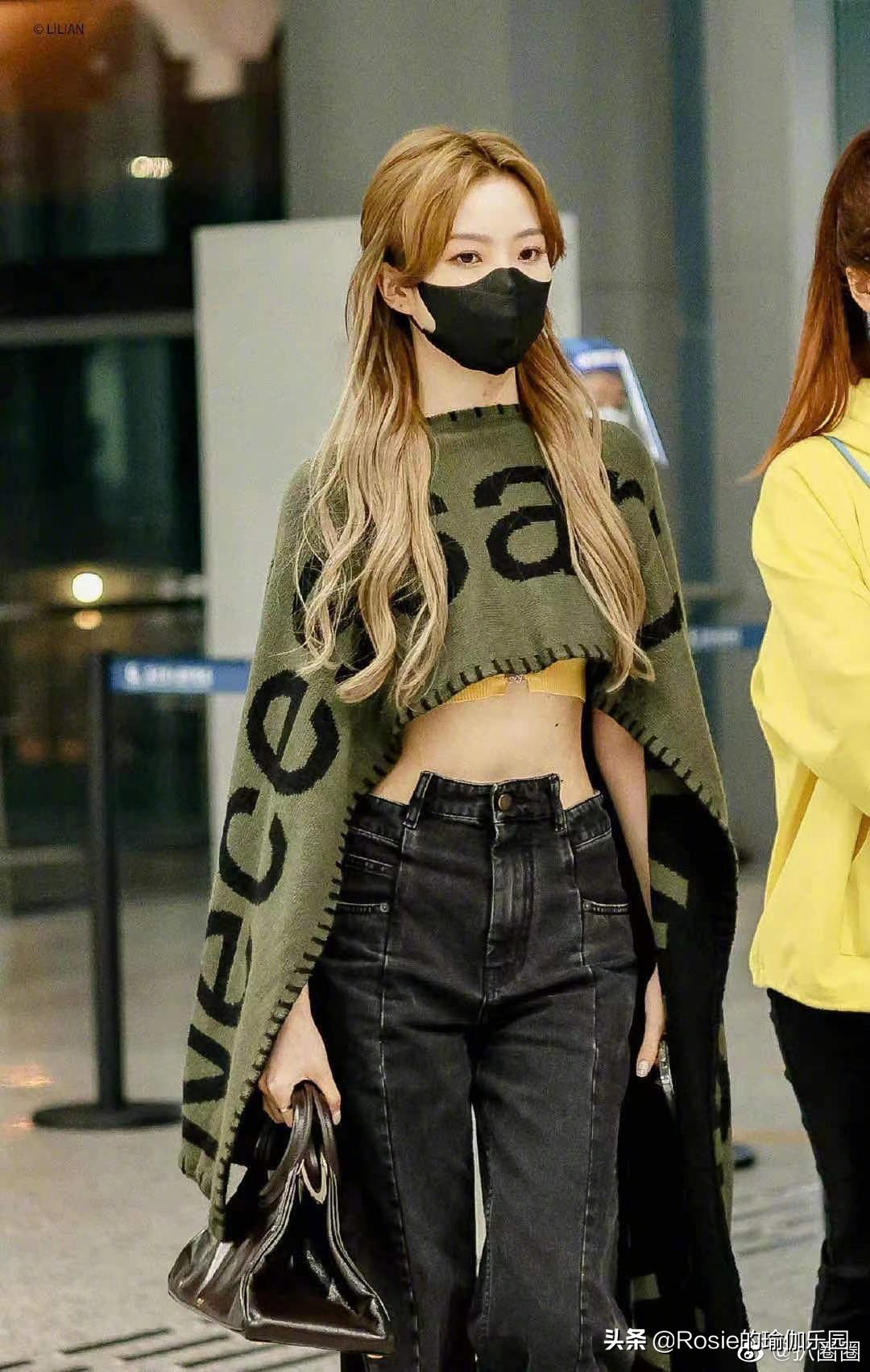 眼馋陈卓璇巴掌腰，竟靠束腰勒小腰？做对一个动作一周瘦出小蛮腰