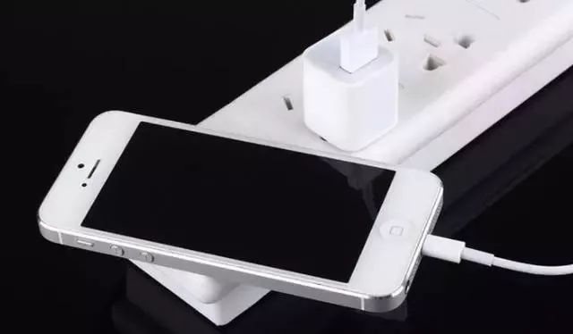 手机充电是用完再充还是频繁充,手机是电用完充好还是随时充好