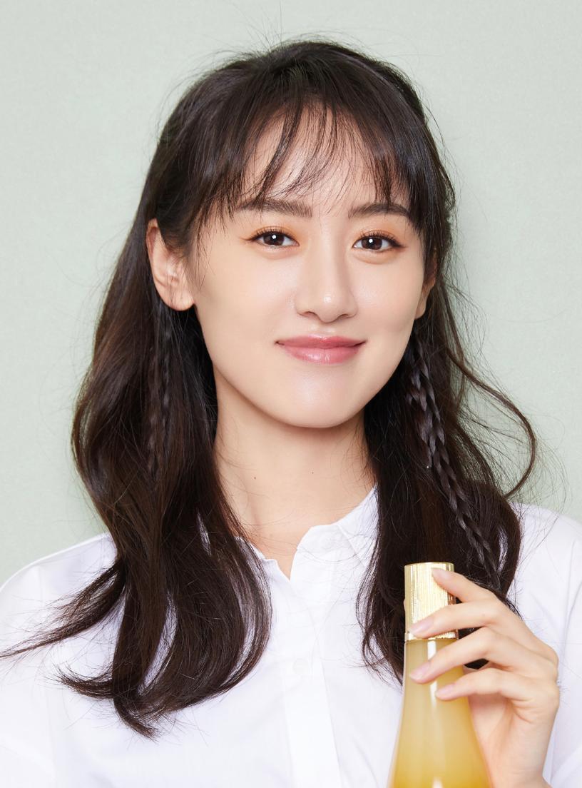 对袁冰妍路转粉了，分享护肤品全是大牌，不开美颜的样子好显小