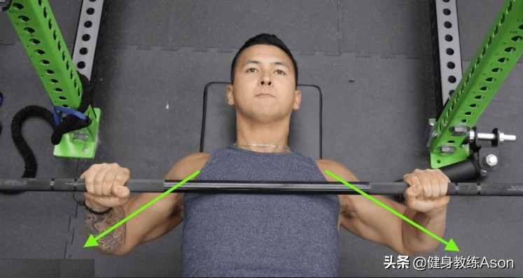 杠铃卧推肩膀容易酸得不行,杠铃卧推肩膀疼痛怎么回事