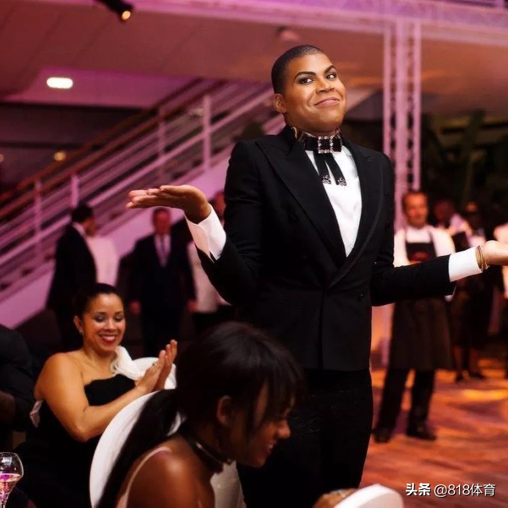 魔术师祝同性恋儿子EJ酱28岁生快：继续让你的光芒闪耀吧我爱你