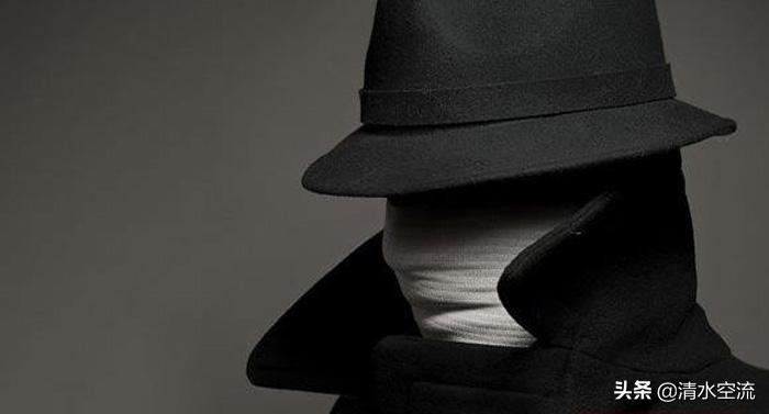 他是花花公子，是伦敦夜总会里最受欢迎的人，但他却是一个克格勃