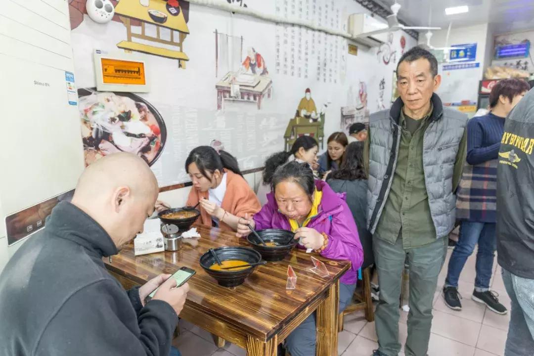 南京板仓街美食龙虾,南京板仓街面馆