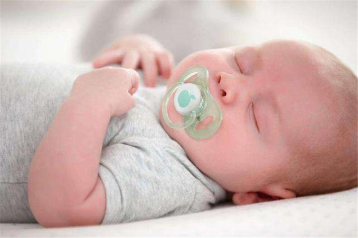 19岁女孩还没发育是什么原因,19岁女子生娃后没有奶水