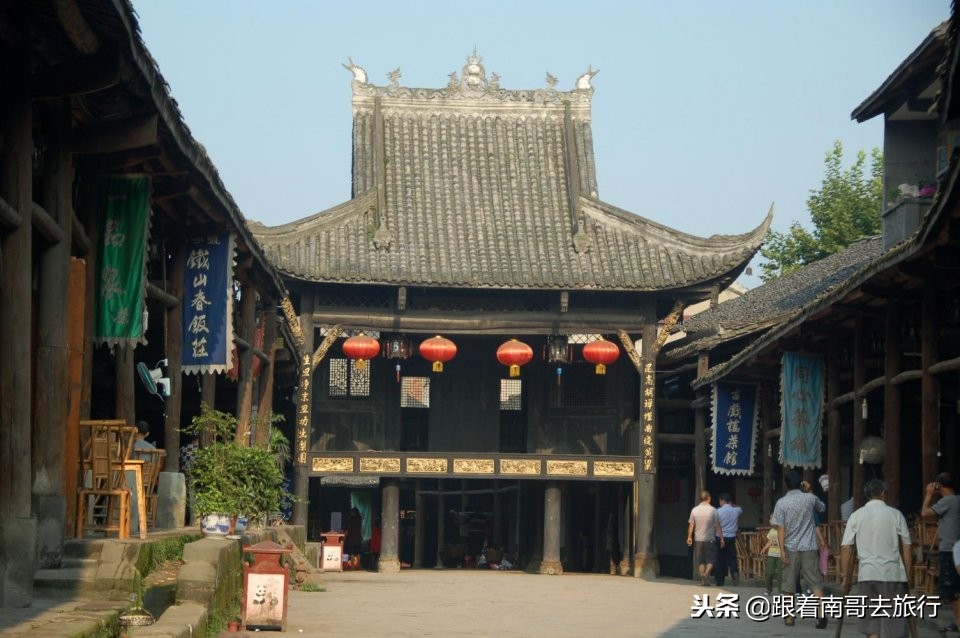 诺亚方舟古镇全景,诺亚方舟古镇