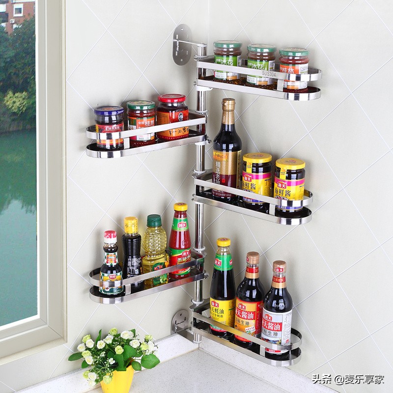 家里的厨房安上这样一个置物架,厨房装哪种置物架方便又好看