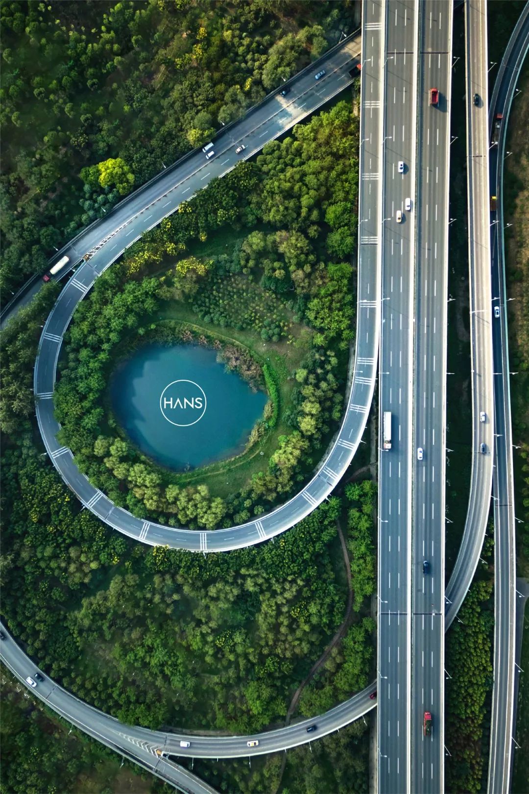 这里是青山，请长按保存