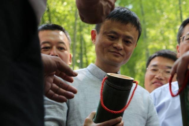 曾经很火的竹筒酒,竹子灌酒竹子还能活吗