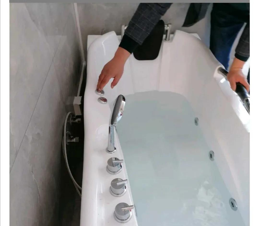 上门帮小姐姐安装了一套浴缸，一起来了解下浴缸及安装过程吧