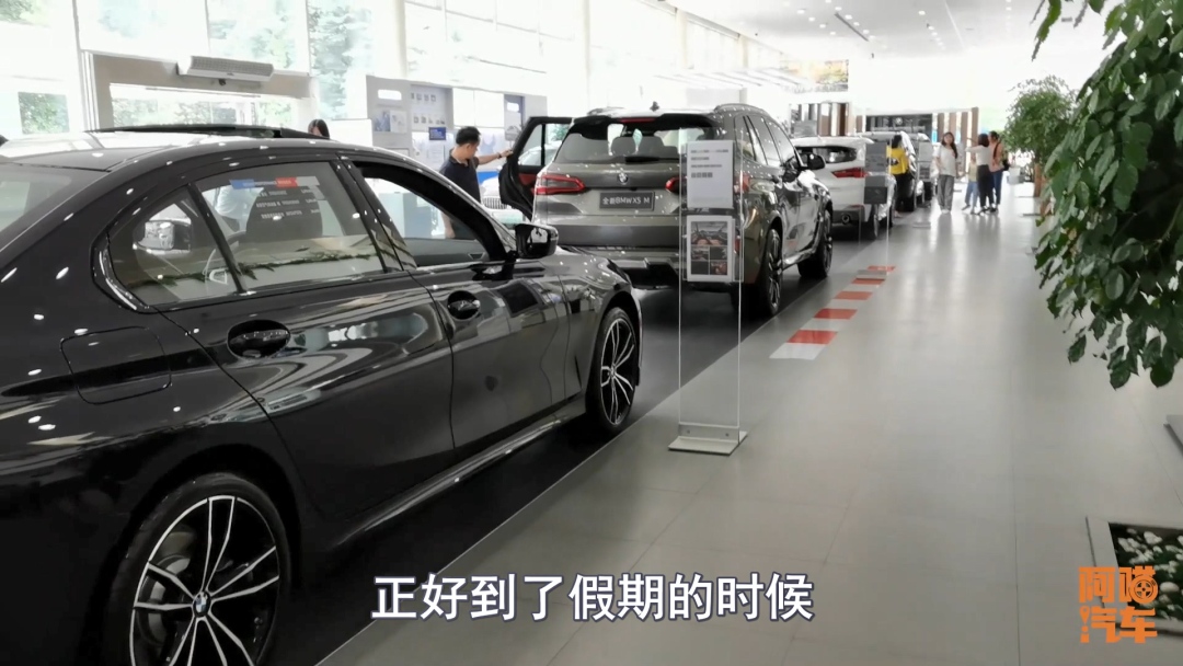 新车4s店买完保险可以去退保吗,新车被4s店上保险