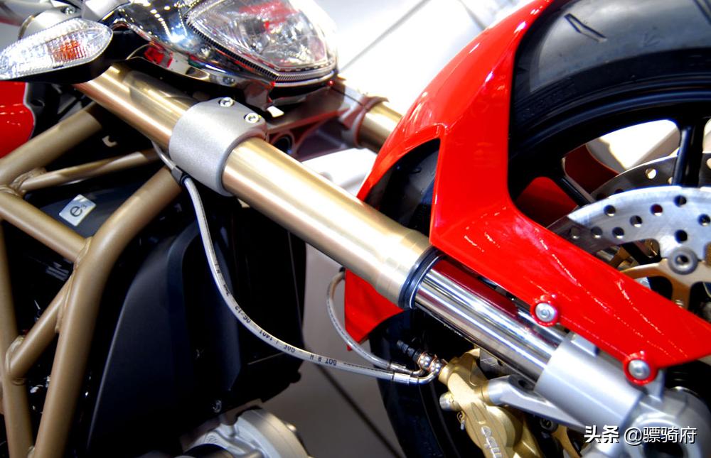 杜卡迪monster796深度评测,杜卡迪新monster和821对比