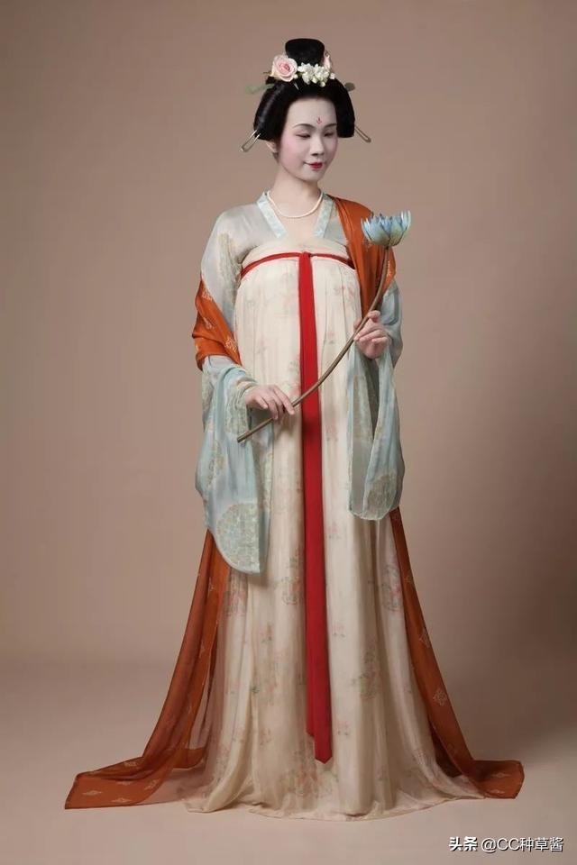 盘点各个年代的汉服,最正宗的汉服是什么样子的