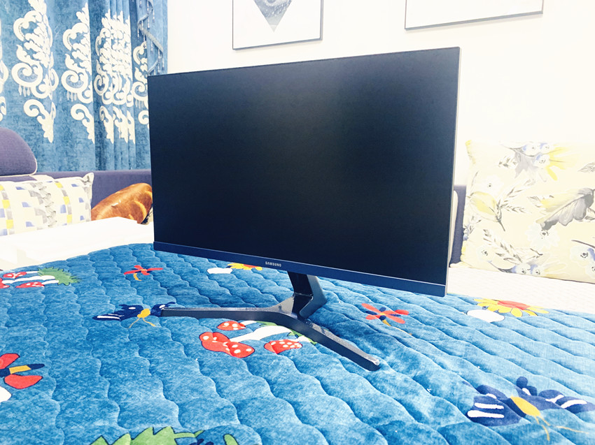 700元的显示器开箱，三星窄边框24寸75Hz屏，性价比很高？