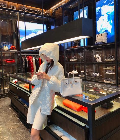 陈赫张子萱晒二胎女儿萌照,陈赫与张子萱相差几岁