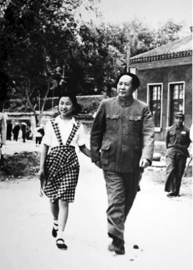 王鹤滨担任毛主席孩子们的家长，李讷为何对其不满：王叔叔不好