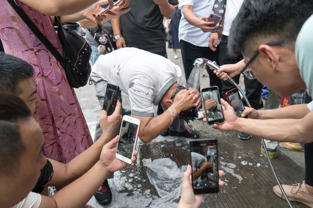 这些奇葩淘宝买家你见过几个,那些奇葩的淘宝照片秀