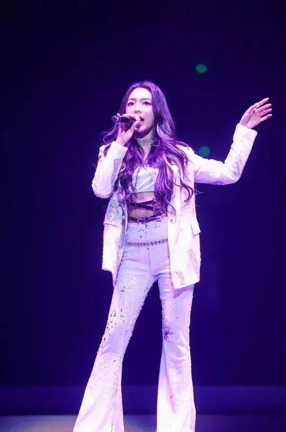 火箭少女炸裂舞台,火箭少女出道夜首秀