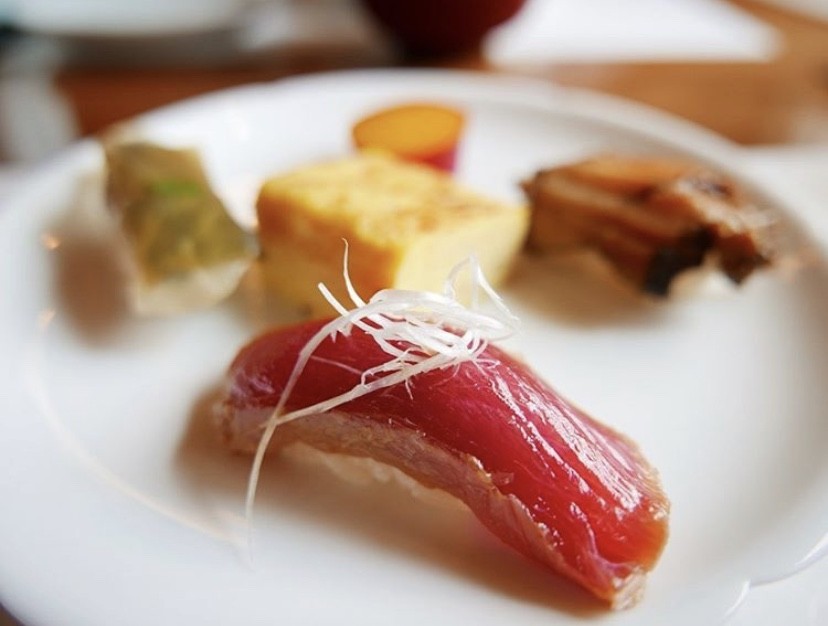 廖晓乔戴Chaumet钻石耳环美美搭日本高档火车