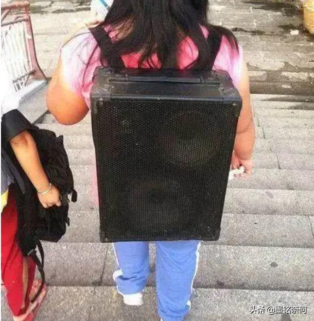 开心药店:跟女友在汽车旅馆,手机震动不停,习惯性开了免提