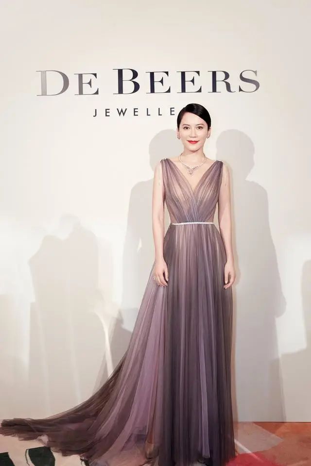 睡前五个瑜伽动作练出绵软好身材,越练越年轻的瑜伽方法