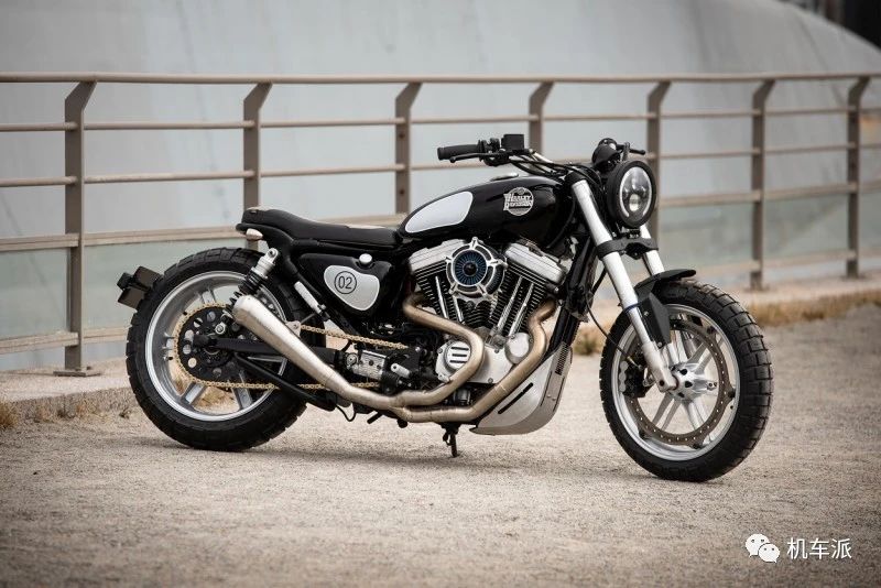 定制|一个23岁年轻人打造的哈雷1200运动者