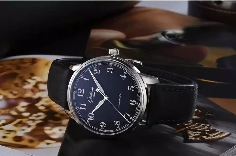 万元适合年轻人戴的表,30岁男人戴什么手表2万左右新表