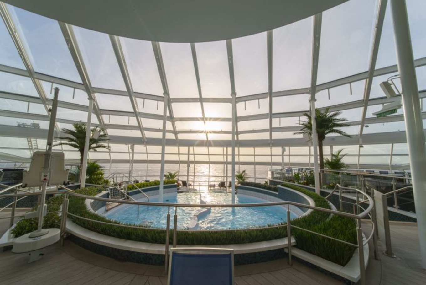 张翰王丽坤街头拍戏共赴海洋之城,张翰王丽坤同船共渡