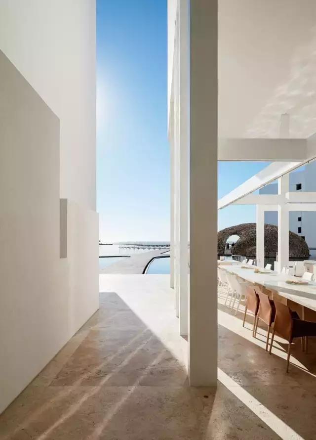 这家禁欲风的“情趣酒店”,开了灯后……嗨爆了