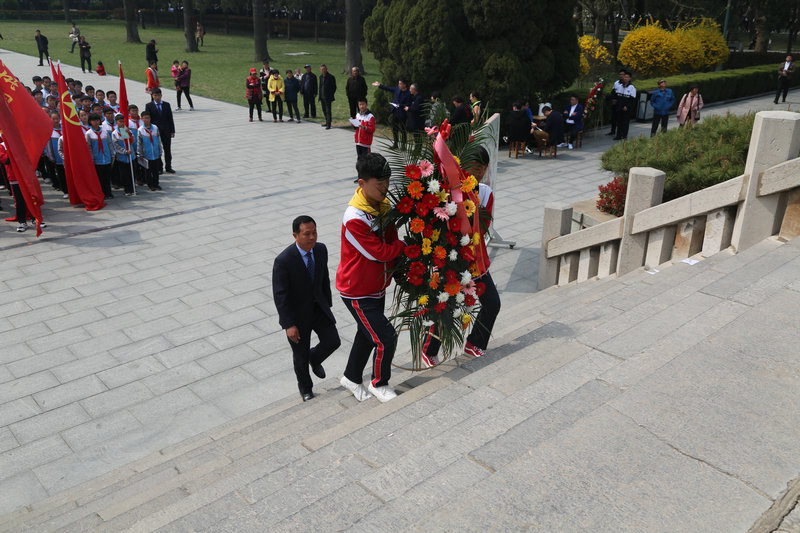 祭奠缅怀英烈,传承红色基因——益民中学组织学生到华东革命烈士陵园进行祭奠扫墓活动