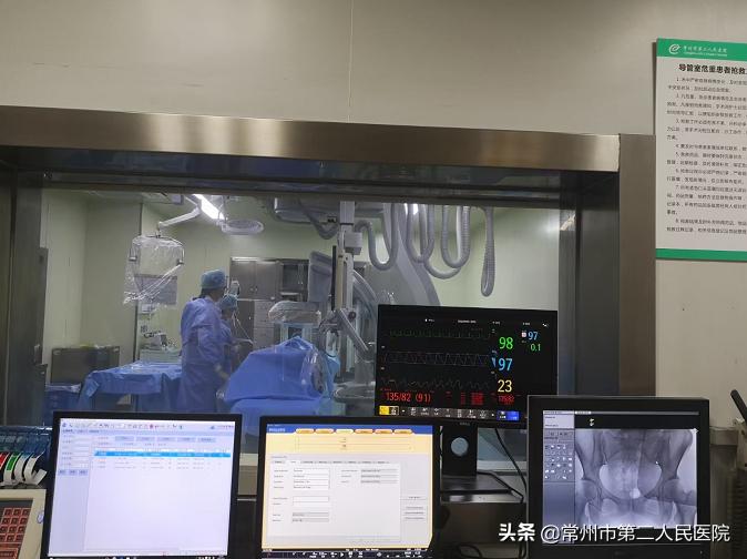 爱心接力挽救产妇垂危生命,多科联动争分夺秒抢救危重产妇