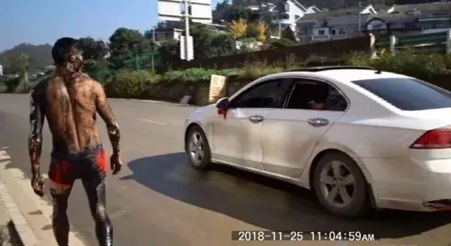 新郎逃婚被撞成重伤,闹婚新郎被闹得高速上悲剧