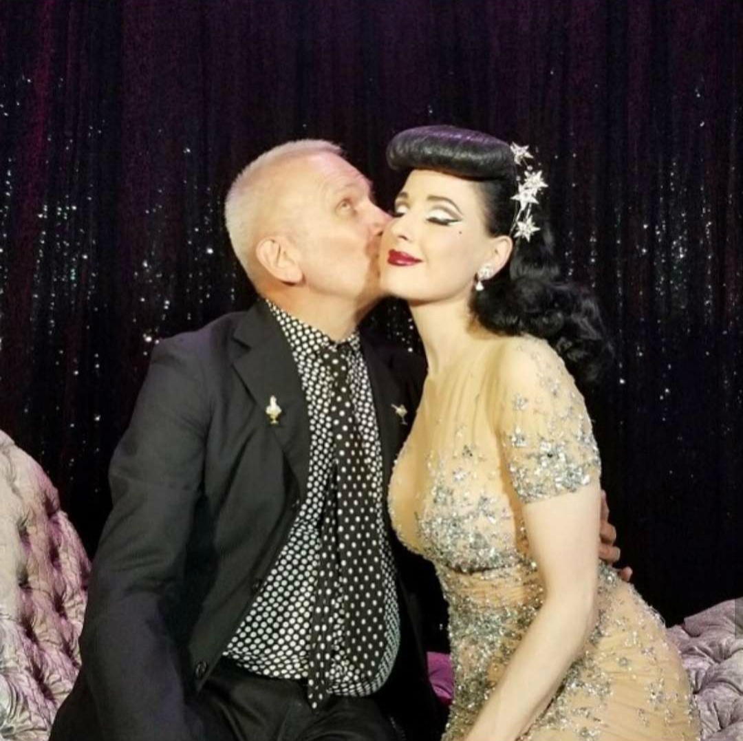 她把脱衣舞跳成艺术被称为世界首席脱衣舞娘,她就是性感的最高级