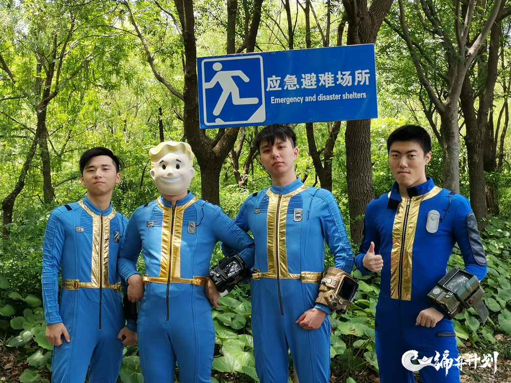 从激光枪到核子可乐，这群玩家在现实中还原了游戏大作《辐射》