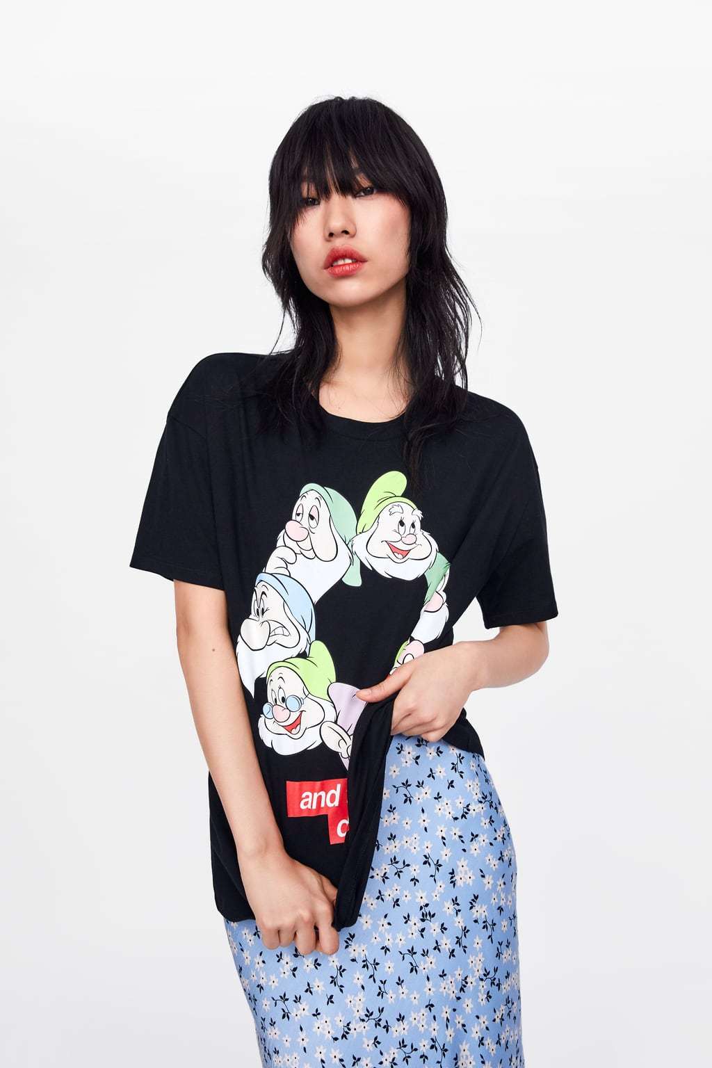 优衣库与kaws联名t恤 (优衣库kaws联名t恤图片)