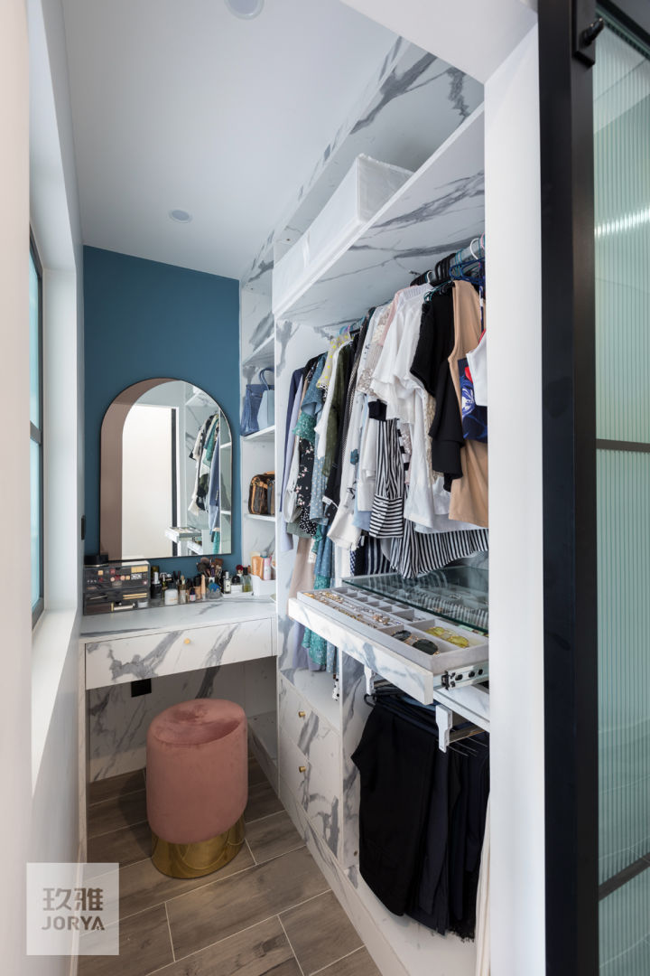 业主把家里收拾的井井有条,美女收拾家干净卫生