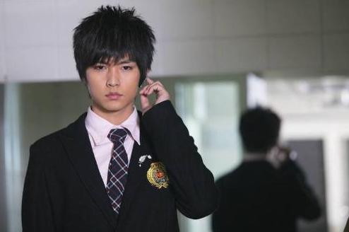 炎亚纶原来是飞轮海的吗,炎亚纶谈与飞轮海关系