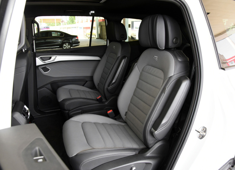 开惯了奥迪换新车,开奥迪q5老款