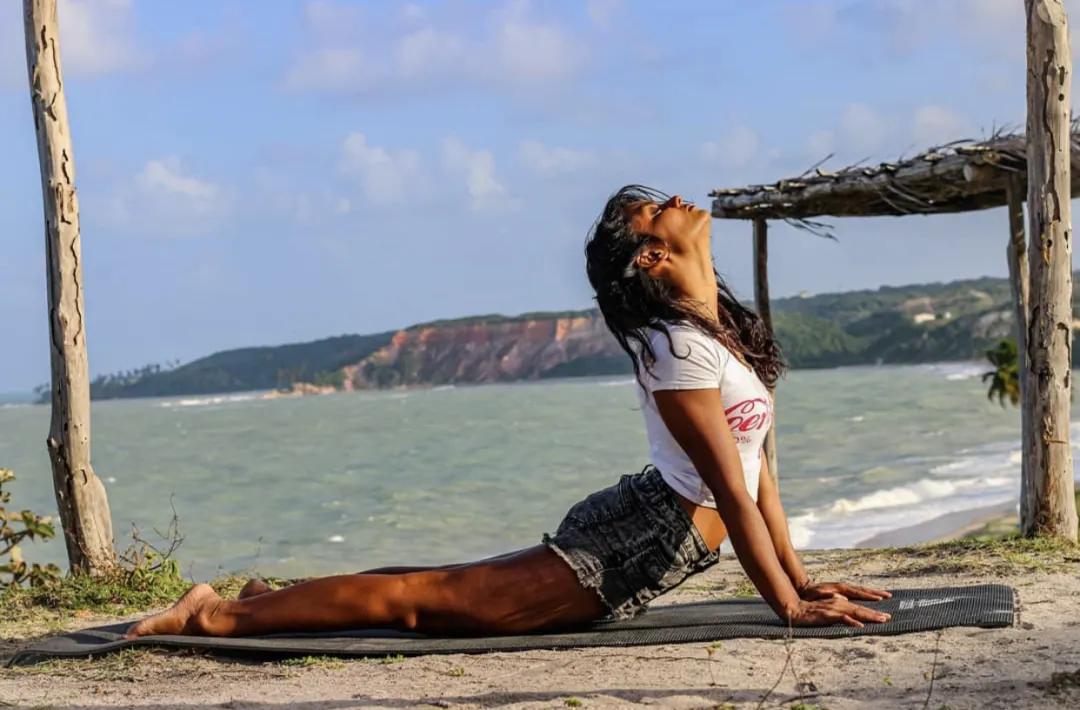 每天这样趴十分钟胜似跑步一小时,每天这样躺15分钟