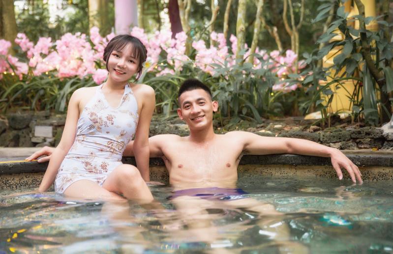 海口观澜湖五大洲矿温泉新添樱花韵味冬日泡汤正能量吸引众多市民前来