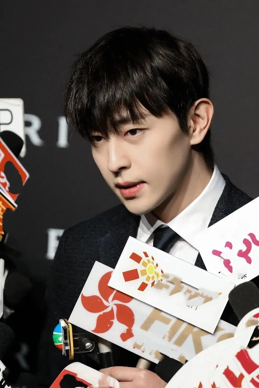 明星红毯怼脸生图高清,明星怼脸拍的视频杨幂